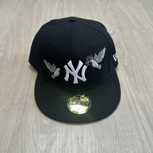New Era 59FIFTY NY Yankees Black Fitted Hat 7 1/4 Dove Embroidery Brand New